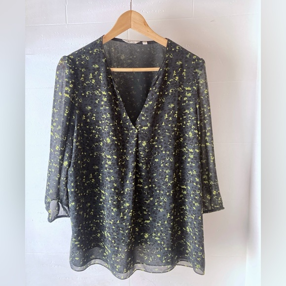 V-neck blouse - Size XL - Picture 1 of 4